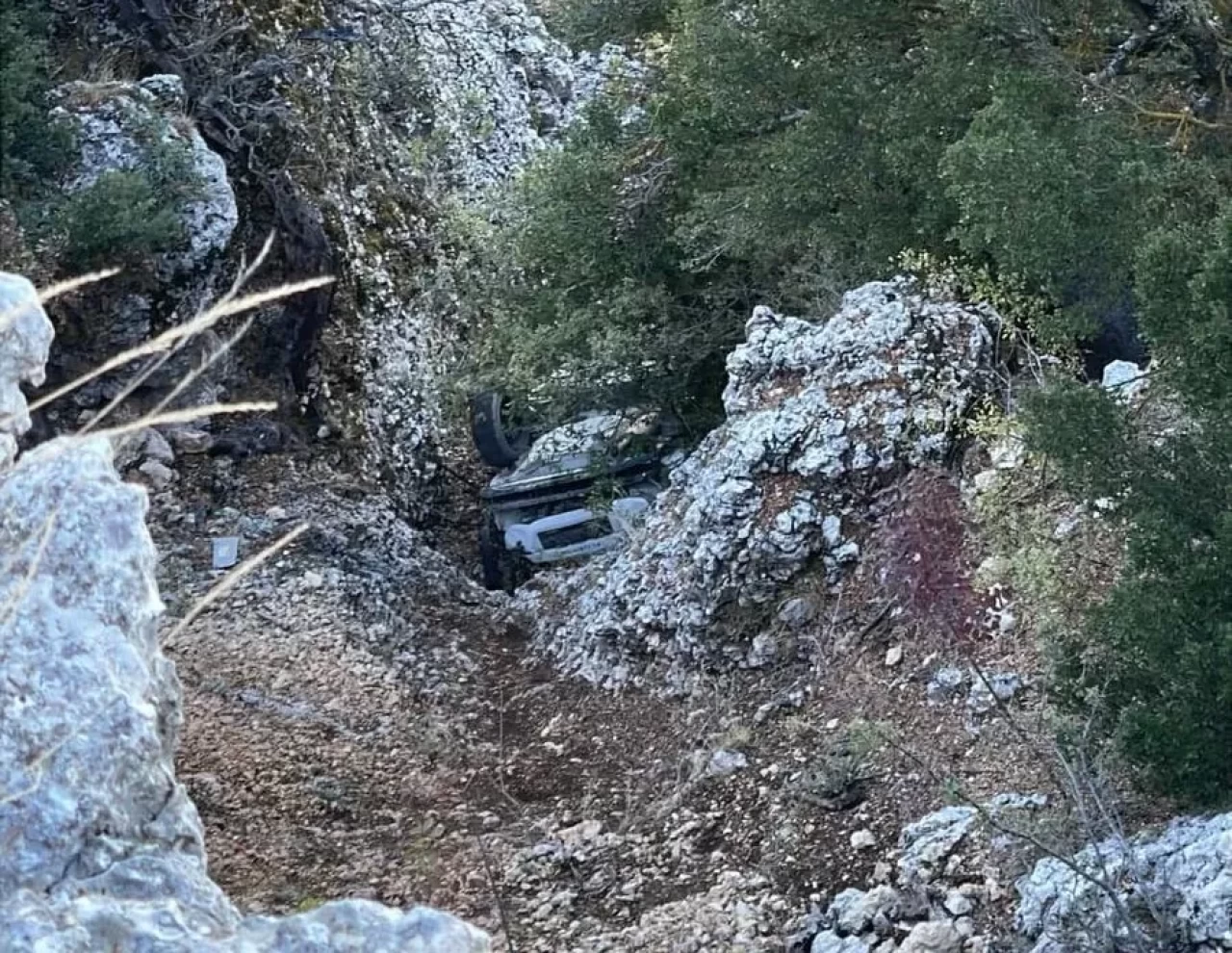 Mersin'de feci kaza: Uçuruma yuvarlanan otomobilin sürücüsü hayatını kaybetti