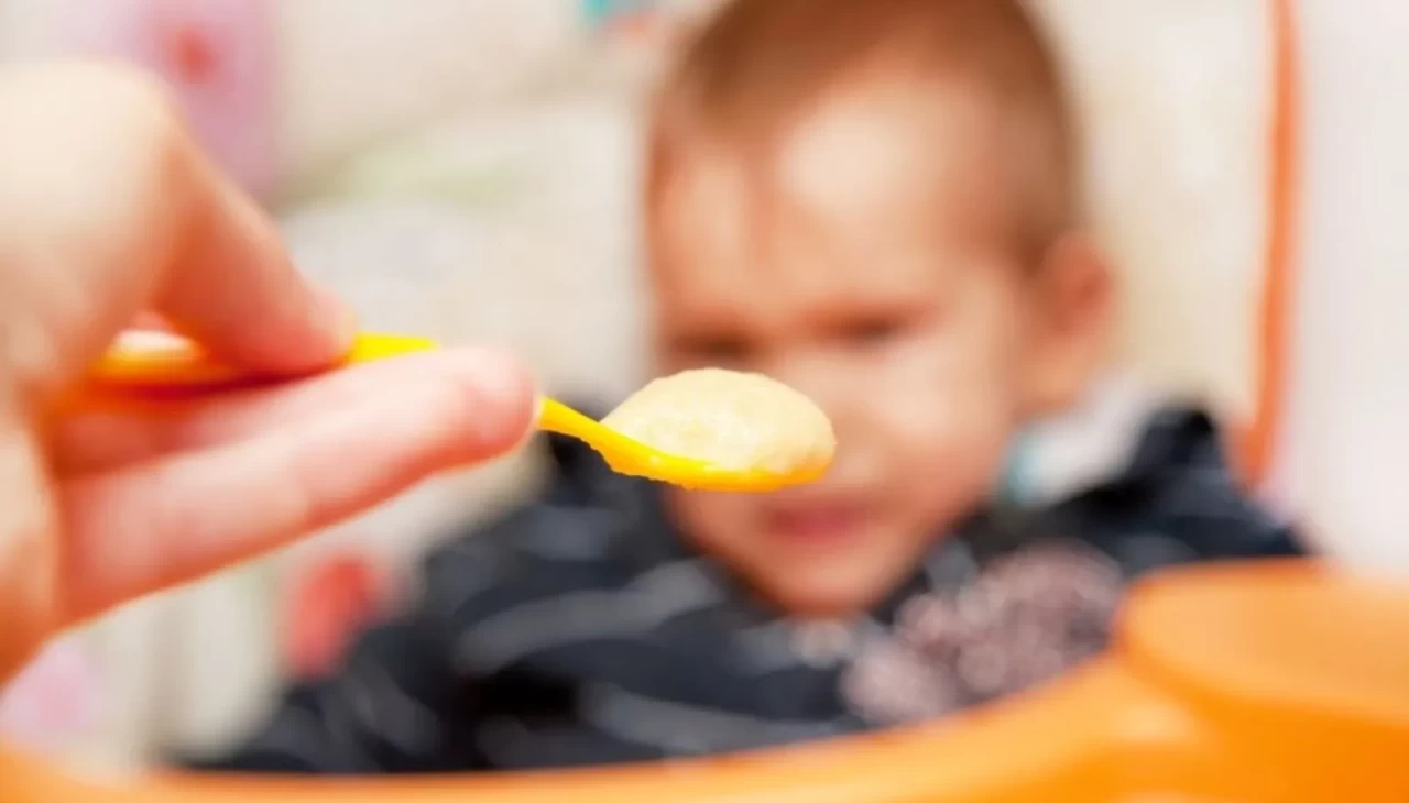 Bebeklerde beyin gelişimini durduran büyük hata: O tavada asla yemek yapmayın!