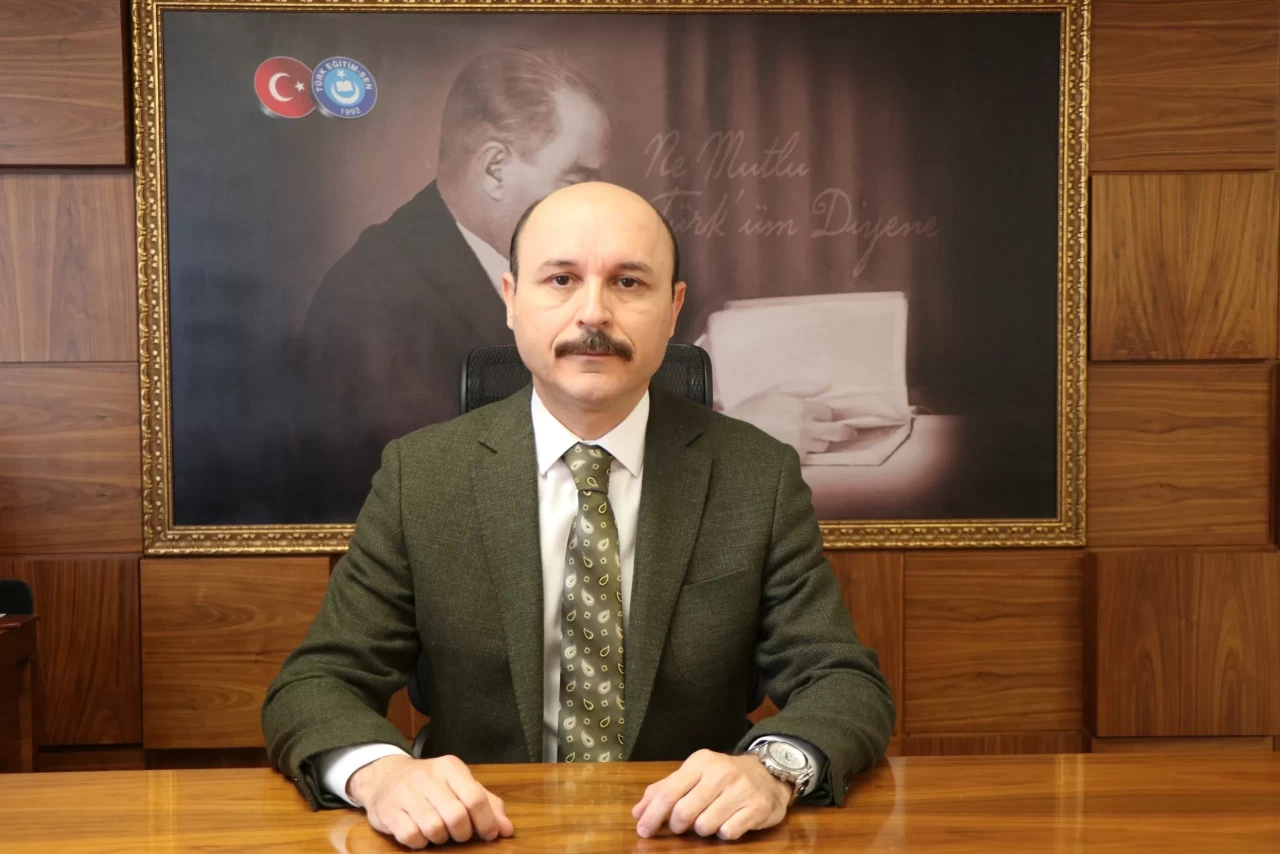 Talip Geylan'dan Cumhuriyet Bayramı mesajı: “Cumhuriyet, Türk milletinin göğsünde ilelebet parlayacak bir yıldızdır”