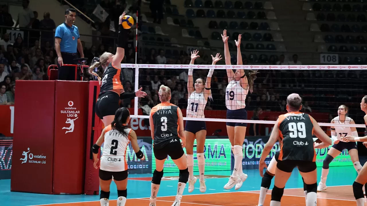Eczacıbaşı Kadın Voleybol Takımı, İlbank’ı 3-0 mağlup etti