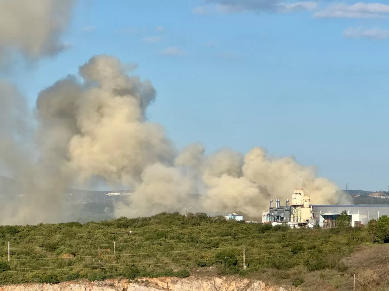 Gebze'deki fabrika yangını kontrol altına alındı: Soğutma çalışmaları sürüyor
