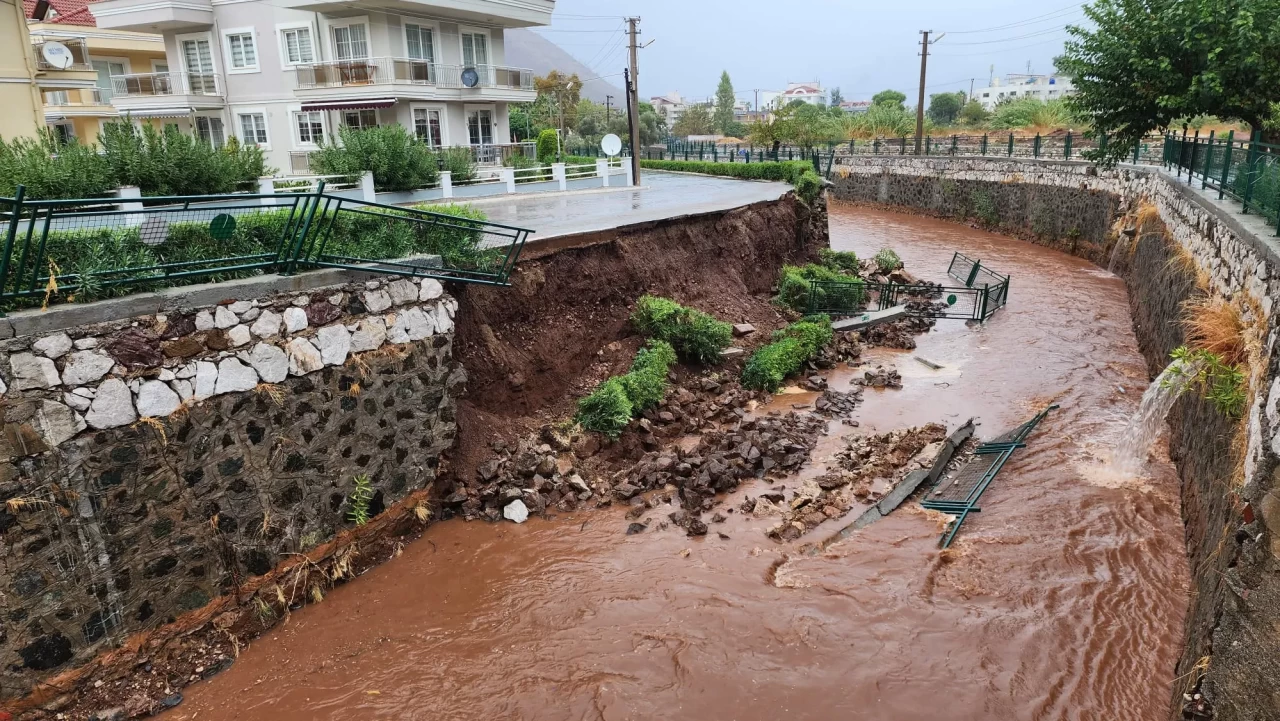 Muğla'da sağanak ve fırtına! Hayat durma noktasına geldi