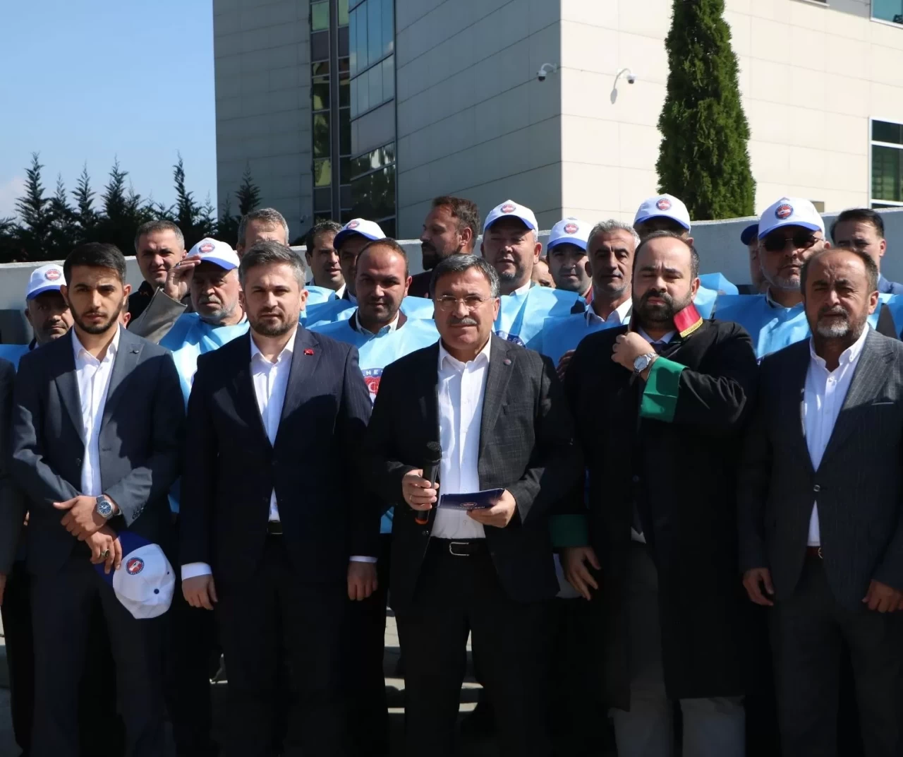 Mengen’de köy imamına silahlı saldırı: Fail serbest bırakıldı, tepkiler büyüyor