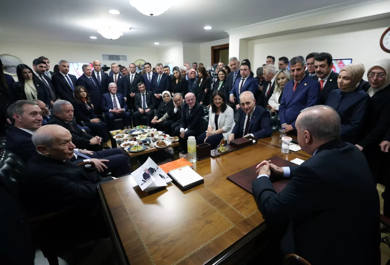 Cumhurbaşkanı Erdoğan, Meclis'in açılışı sonrası parti liderleri ve milletvekilleriyle görüştü