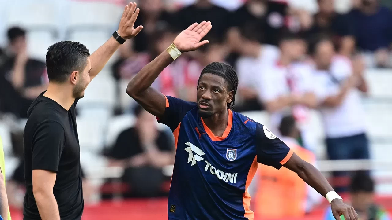 Başakşehir, Antalya’da farka koştu |Süper Lig'de Antalyaspor 0-4 Başakşehir