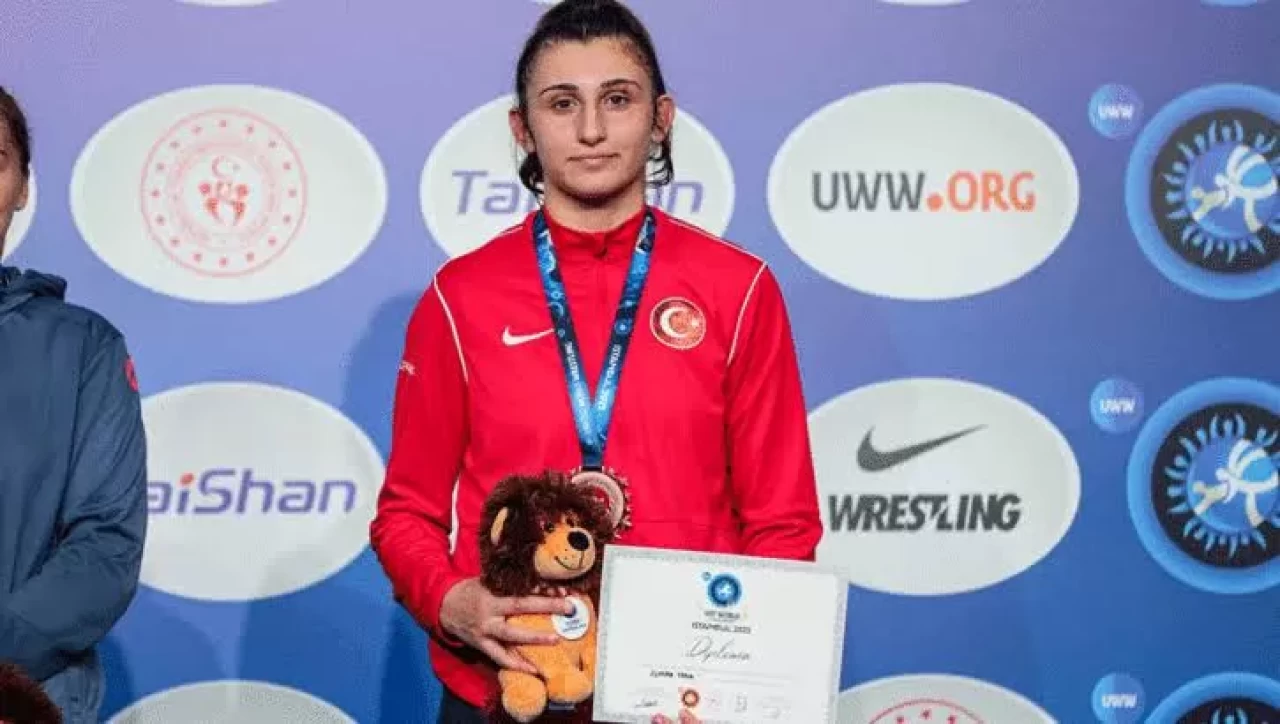 23 Yaş Altı Güreş Şampiyonası'nda Elmira Yasin bronz madalya kazandı, Tuba Demir ve Nesrin Baş finale yükseldi