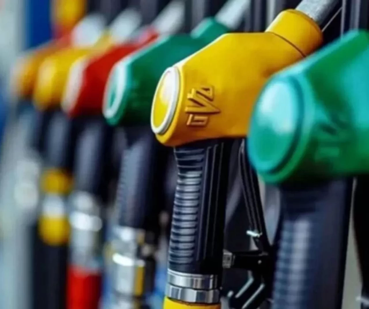 Brent petrol 63,79 dolar seviyesinde: Piyasalarda düşüş devam ediyor