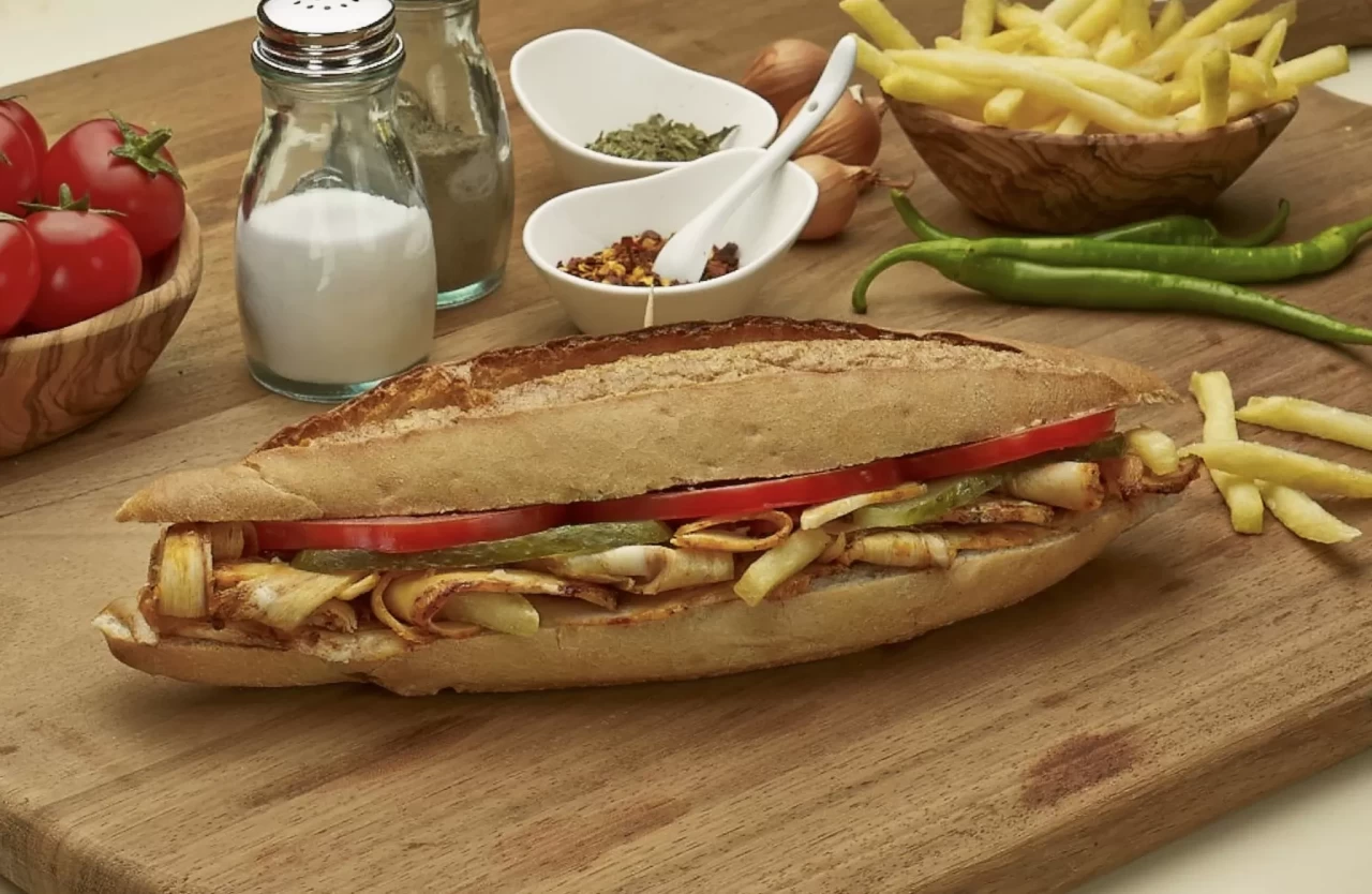 Hazır Döneri Unutturacak Tarif! MasterChef Usulü Soslu Tavuk Dönerle Lokanta Lezzeti Artık Mutfakta!