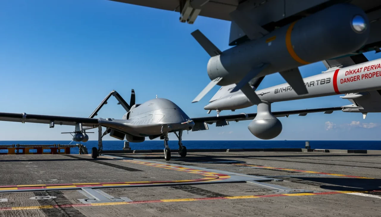 TCG Anadolu’dan havalanan Bayraktar TB3 SİHA’lar hedefleri tam isabetle vurdu