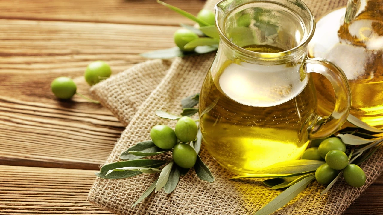 Zeytinyağı Sürprizi: Bağırsakları Düzenlemenin Ötesinde, Cildi Gençleştiren Güçlü Karışım!