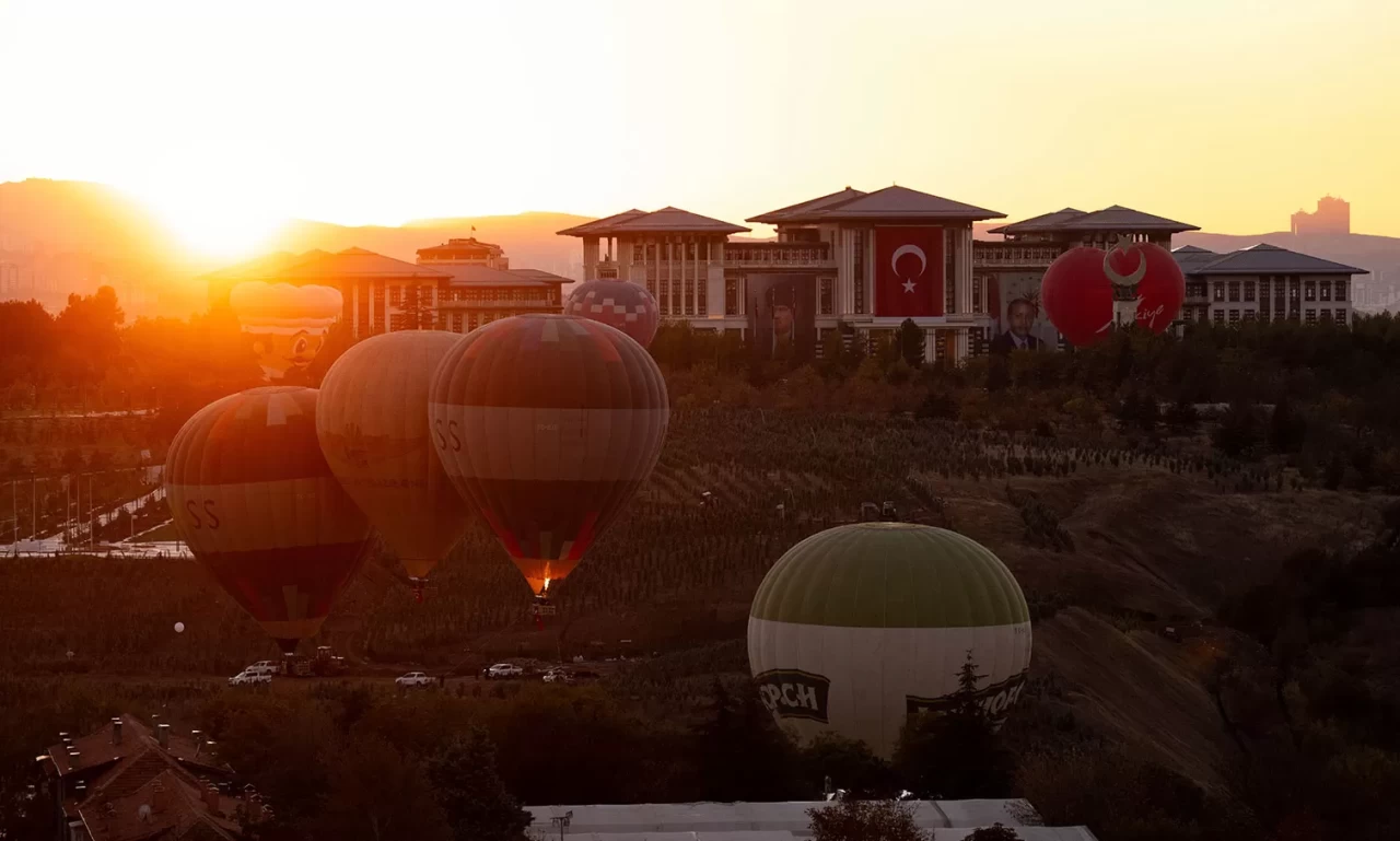 Cumhurbaşkanlığı Külliyesi'nde sıcak hava balonu etkinliği düzenlendi