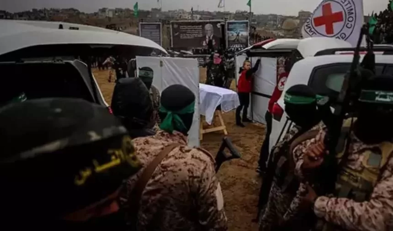 Hamas’tan son dakika açıklaması: Tüm canlı esir ve cenazeleri teslim ettik