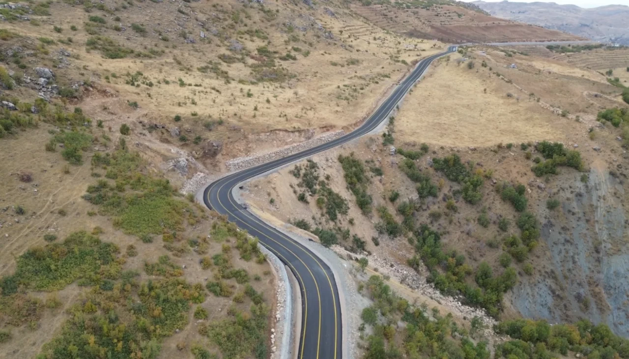 Siirt’te 11 bin 900 metrelik yol tamamlandı: Kırsalda ulaşım ağı güçlendirildi