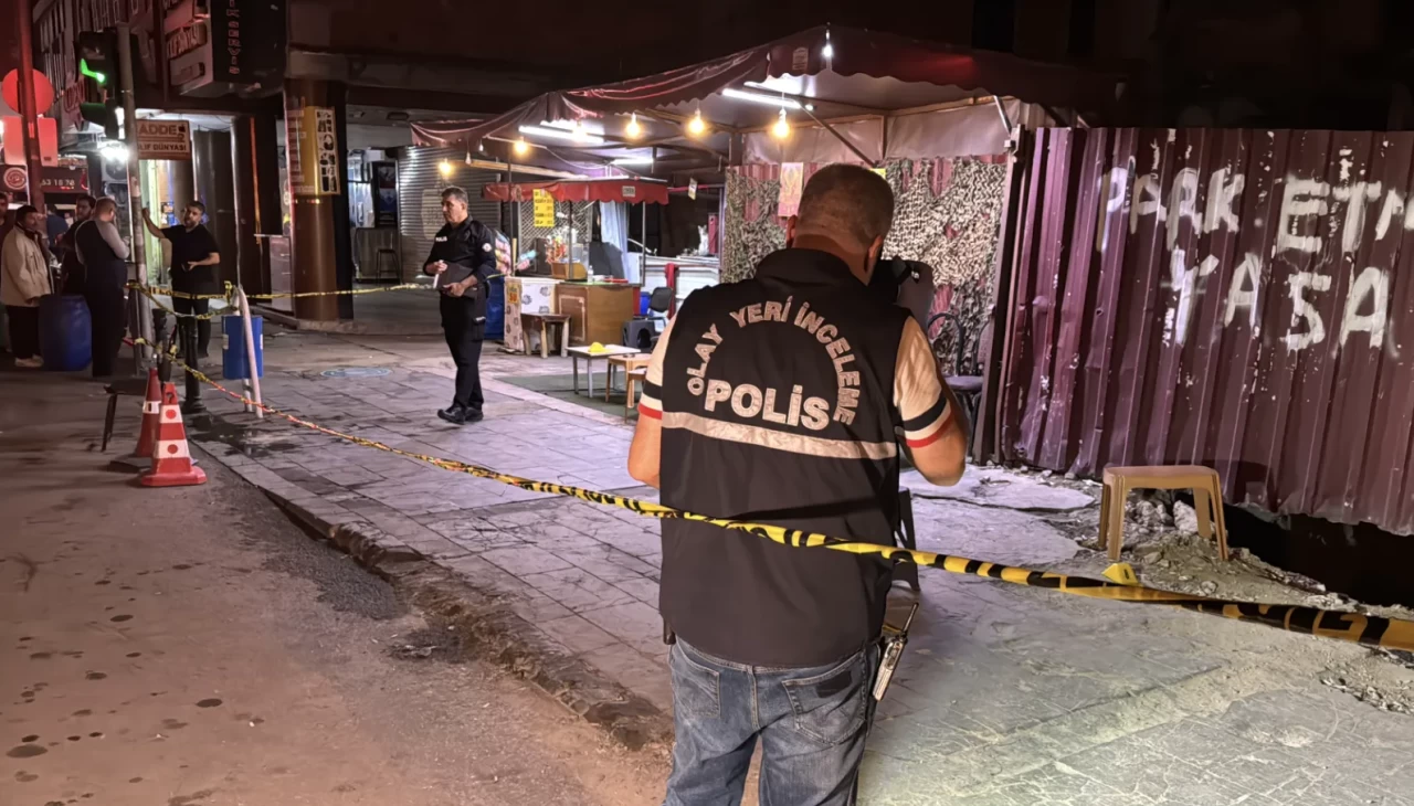 Adana’da çay ocağına silahlı saldırı: Bir şüpheli kovalamacayla yakalandı