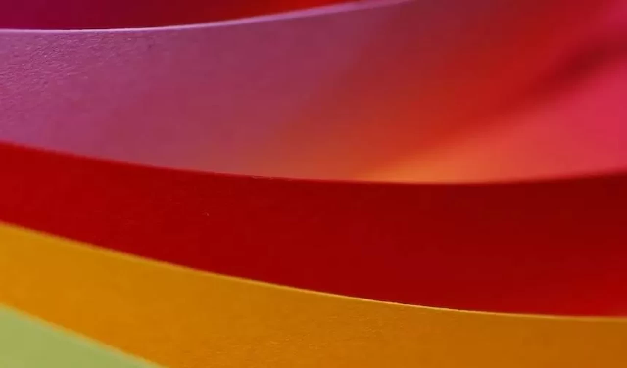 2026 kış sezonunda moda, dekorasyon ve makyajda öne çıkan renk trendleri