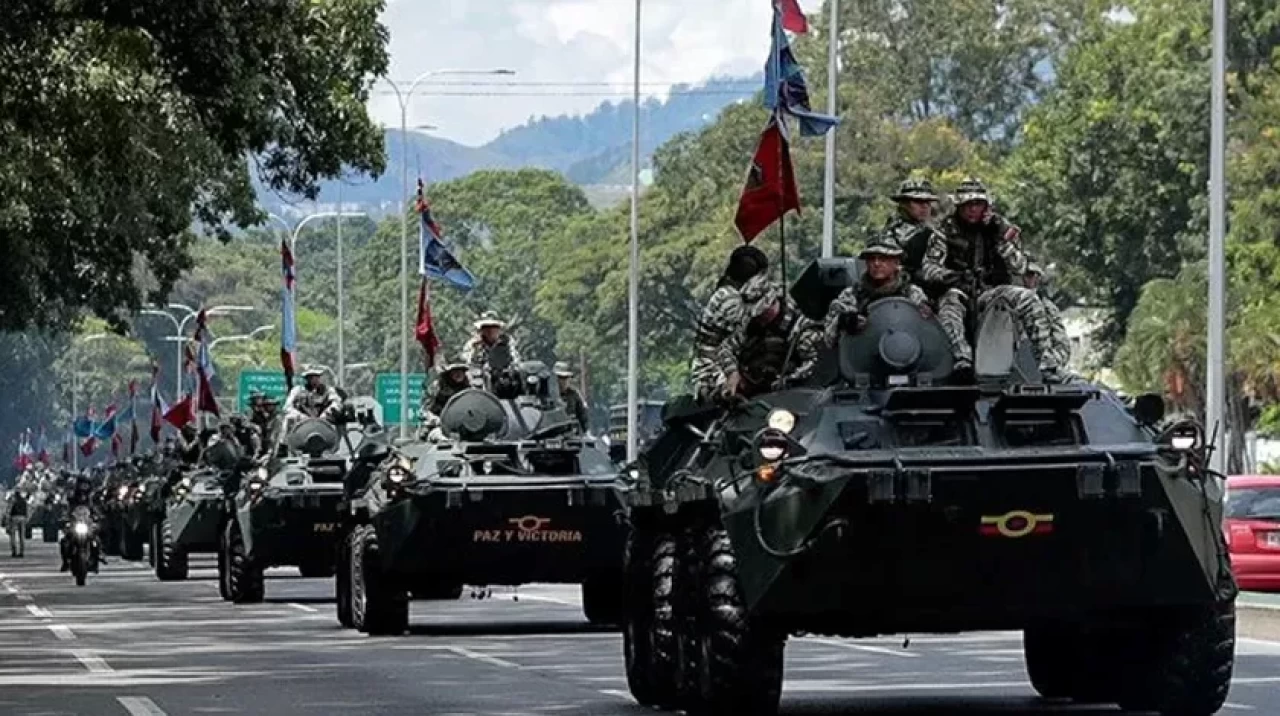 Venezuela'da alarm: 5'ten fazla savaş uçağı tespit edildi