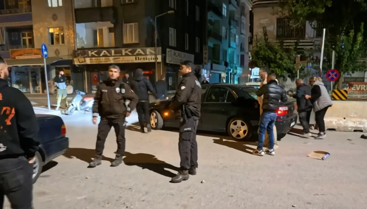 Film gibi kavga! Tükürük tartışması büyüdü, ortalık savaş alanına döndü