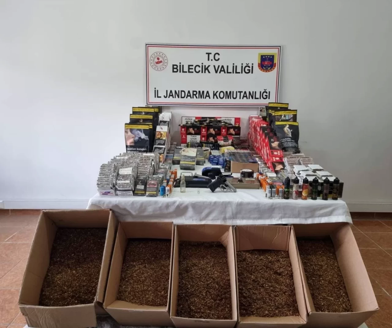 Bilecik’te jandarma’dan yasaklı madde ve kaçak tütün operasyonu