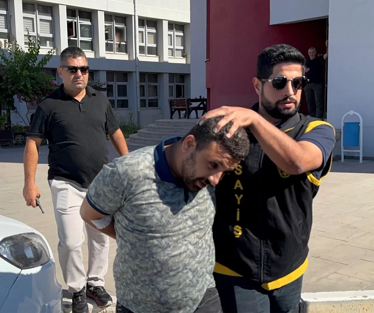 Adana’da sokak kavgası kanlı bitti: 1 ölü, 3 yaralı