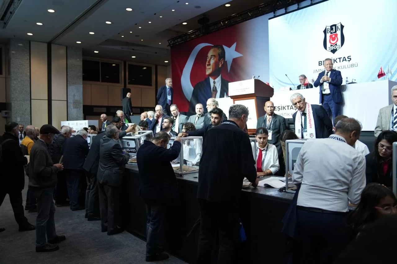 Beşiktaş'ta divan kurulu seçimi gerçekleşti: Adaylar oylarını kullandı