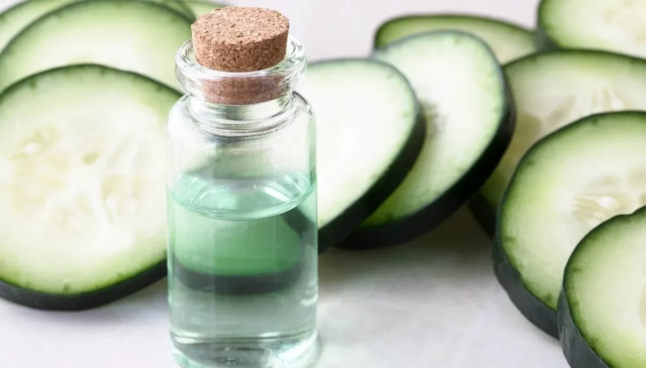 Her gün parlayan bir cilt için salatalık yağı