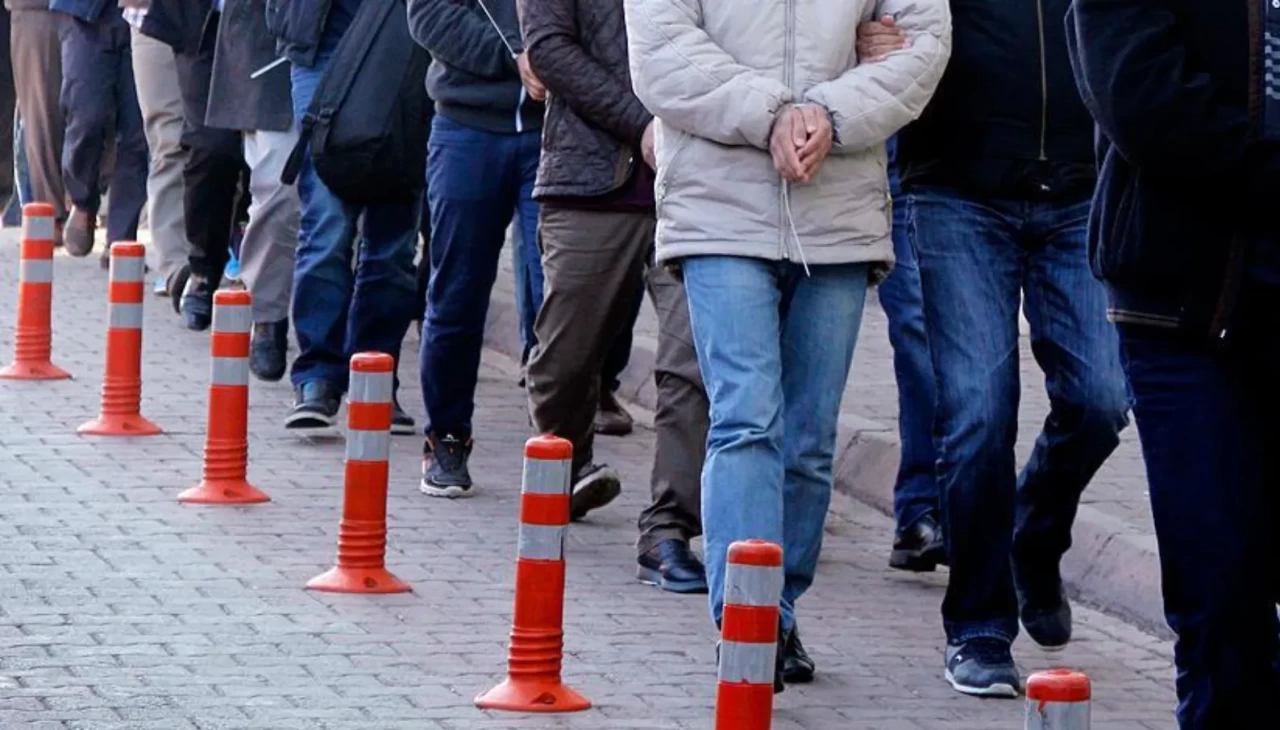 Ankara merkezli FETÖ operasyonu: Hava Kuvvetleri'nde 16 şüpheliye gözaltı kararı