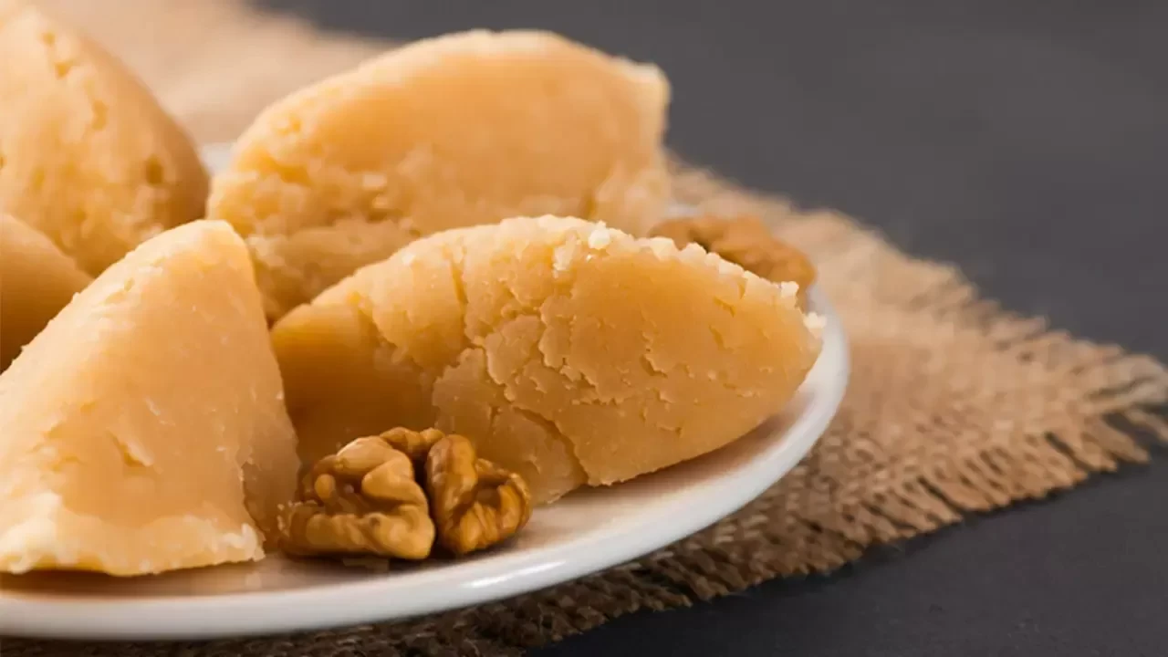 Un Helvası Kaç Kalori? 1 Porsiyon Un Helvası Kalori ve Besin Değerleri