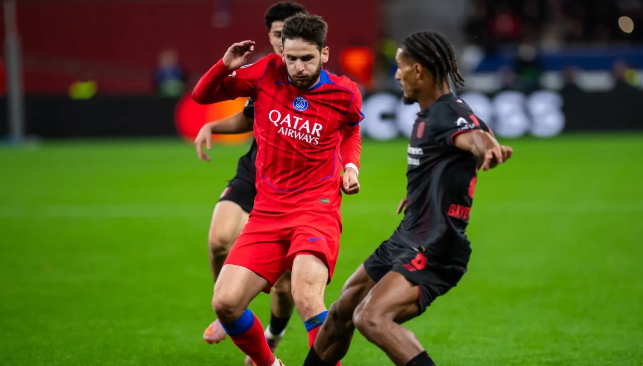 Leverkusen – PSG maçında kıyasıya mücadele: Kvaratskhelia’dan etkili performans