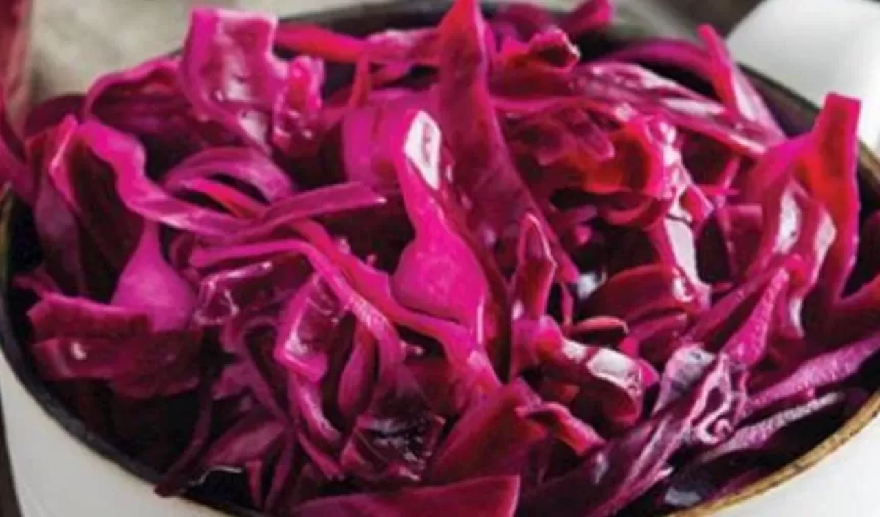 Mor lahana turşusu suyu yaşlanmayı geciktiriyor