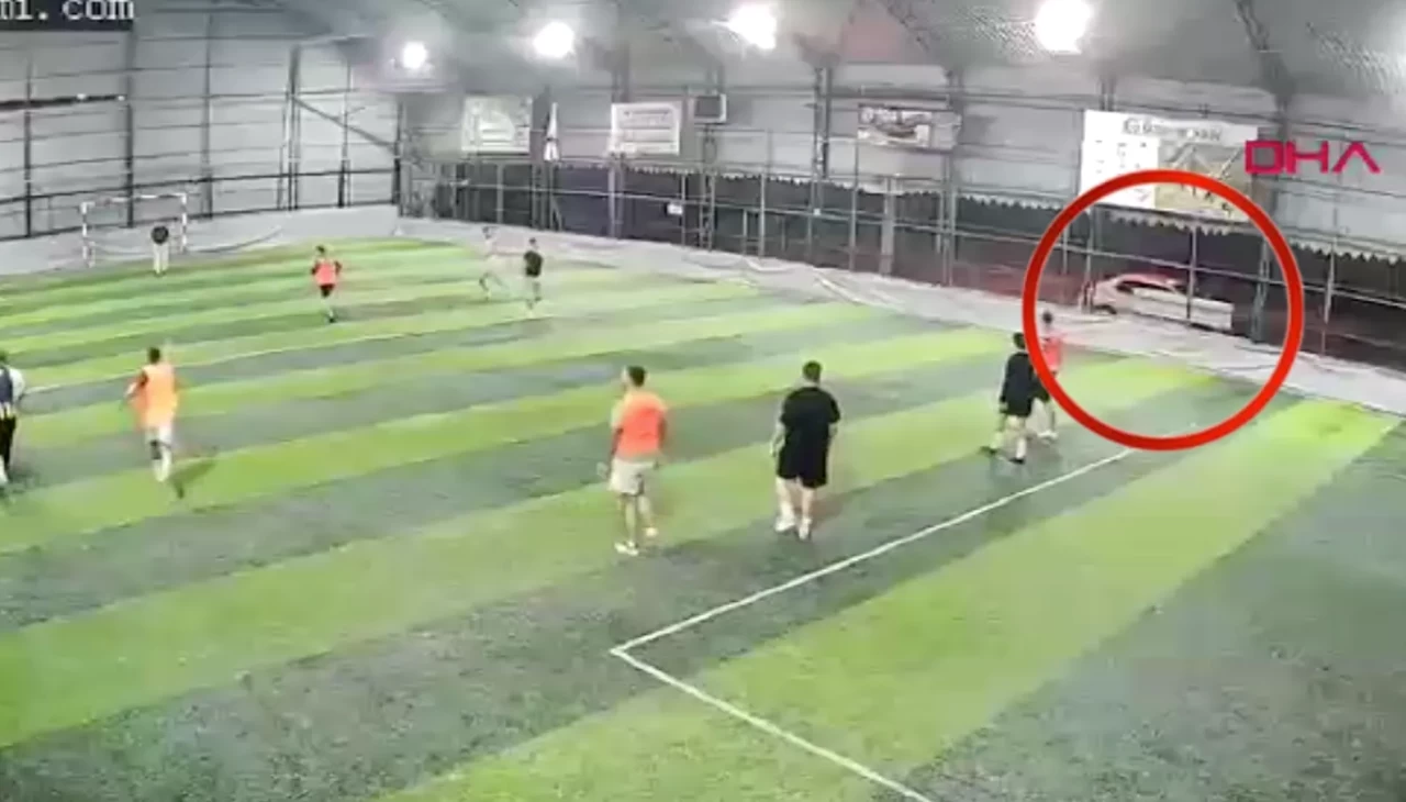 Balıkesir’de dehşet gecesi: 2 ölü, 7 yaralı! Saldırgan halı sahada havaya ateş açmış