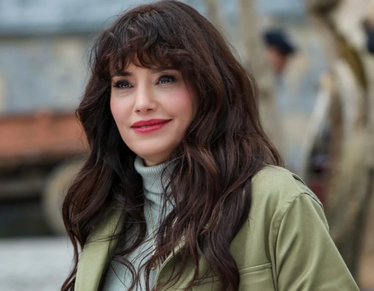 Yabancı Damat’ın Nazlı’sı Nehir Erdoğan, uzun aradan sonra Yaz Evi filmiyle geri döndü! Bu kez rolü izleyiciyi şaşkına çevirdi