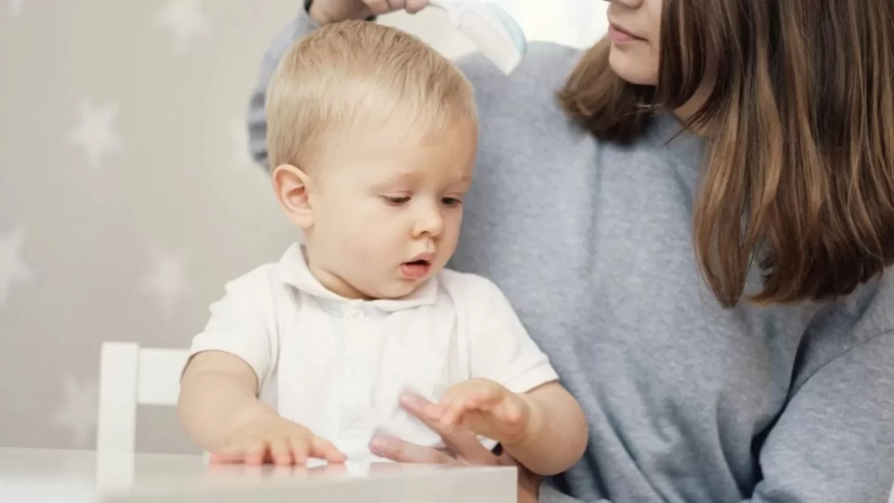Bebek Saçlarını Gürleştirmenin Sırrı! Sadece Birkaç Damla Yeter