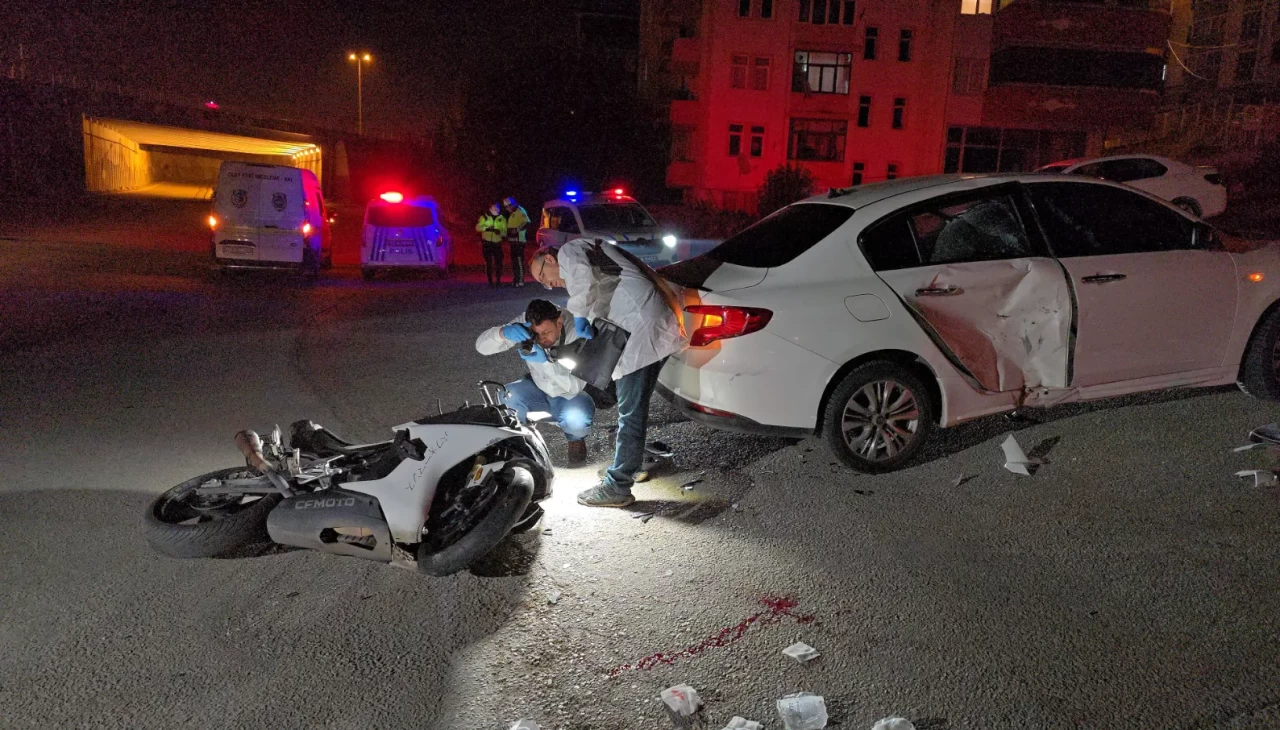 Karabük’te polisten kaçan motosikletli otomobile çarptı: 2 yaralı