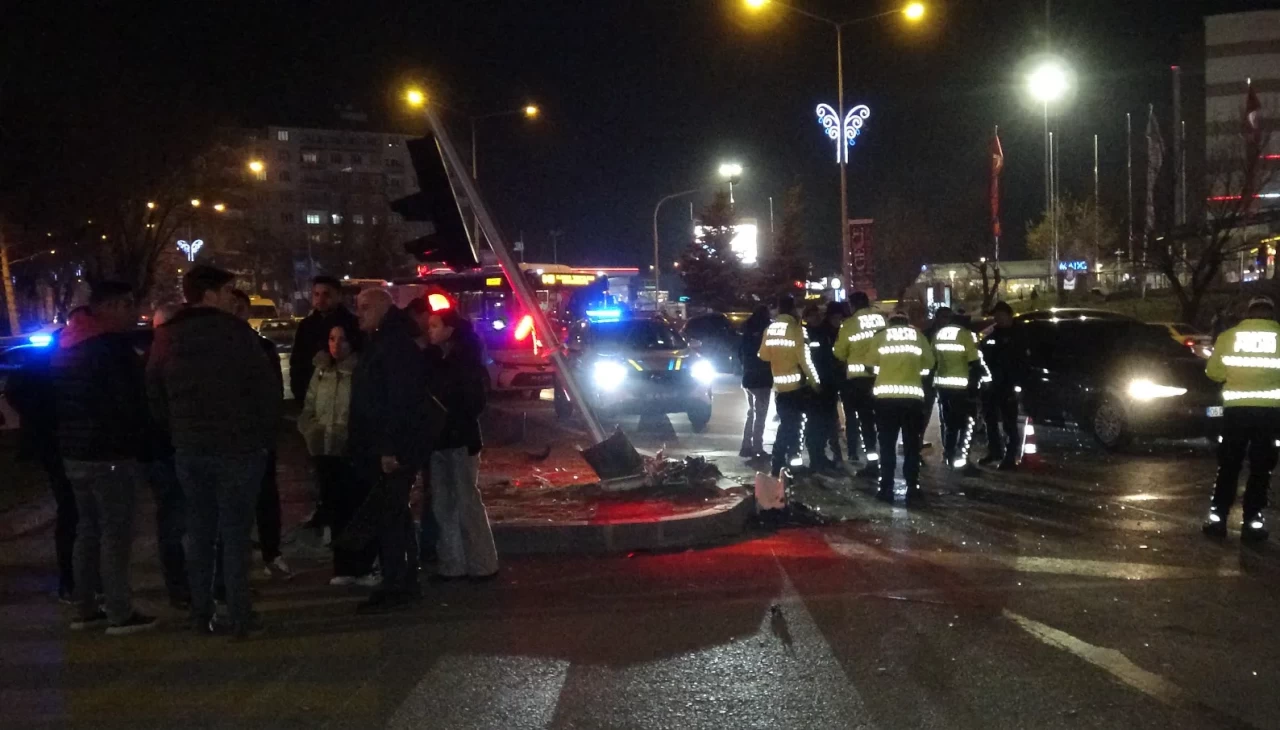 ‘Dur’ ihtarına uymadı, kırmızı ışıkta can pazarı yaşattı!