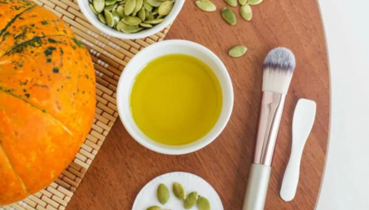 Kabak çekirdeği yağının bu etkisini kimse bilmiyordu! Kırışıklıklar yarı yarıya azalacak