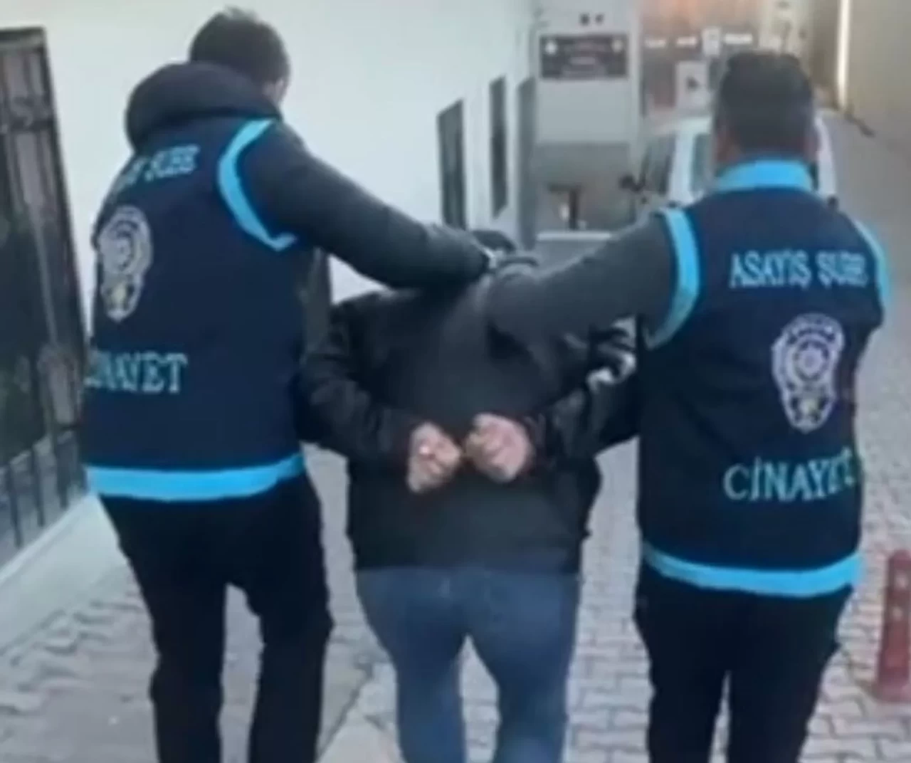 Husumetlisine saldırmak isterken yoldan geçen vatandaşı vurmuştu! Şüpheli yakalandı