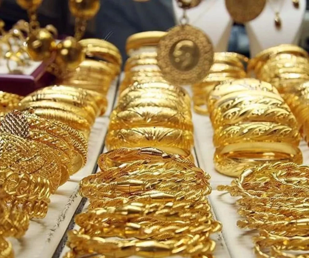 Faiz kararlarının ardından altın piyasasında yön tersine döndü! İşte güncel altın ve döviz fiyatları...