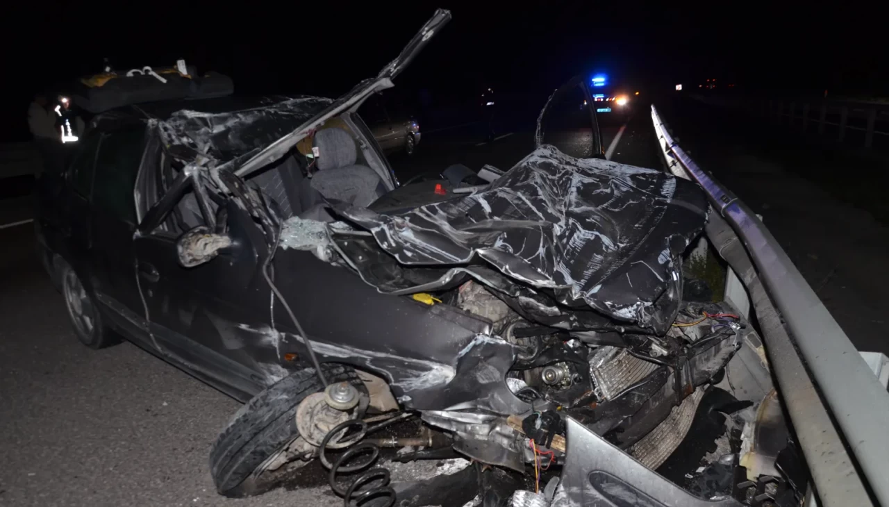 Kütahya’da feci kaza: Tıra çarpan otomobil sürücüsü hayatını kaybetti