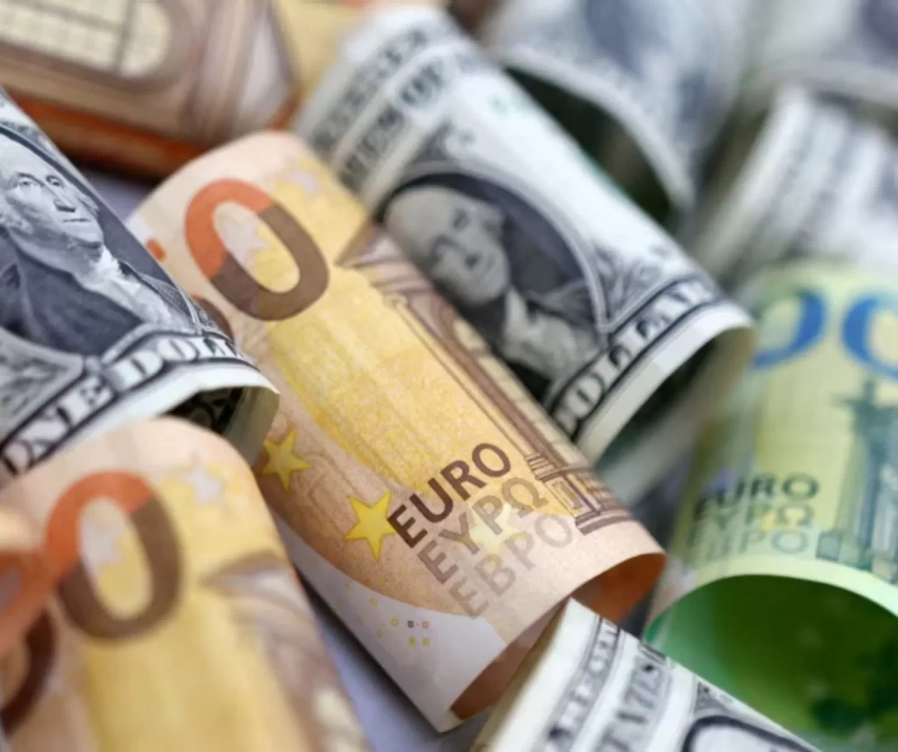 Döviz kurları yükselişte: Dolar %0,2 artarken Euro hafif geriledi