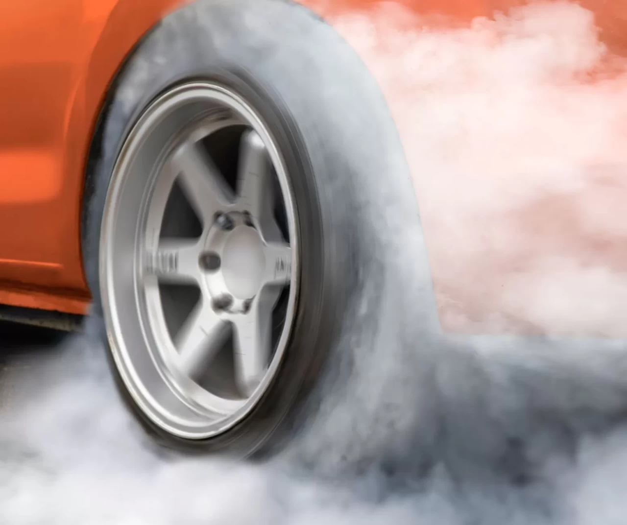 Cübbe ve sarıkla drift attı! Ehliyetsiz sürücüye 65 bin lira ceza