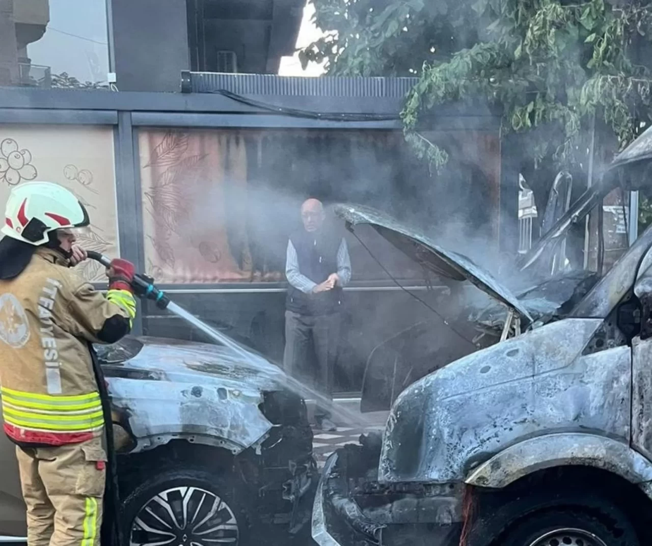 Öğrenci servisi yandı: 13 çocuk son anda kurtarıldı