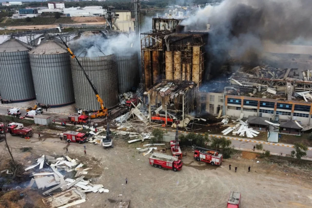 Sakarya'da 5 kişinin öldüğü makarna fabrikasındaki patlamada toz birikimi yangını büyütmüş