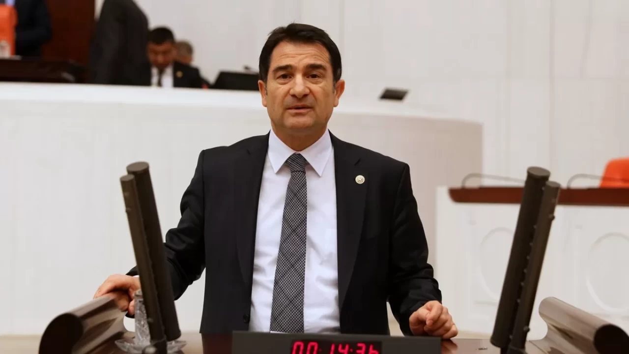 MHP’li Aksu: “Türkiye sadece mal değil, bilgi ve hizmet de ihraç eden bir ülke olacak”