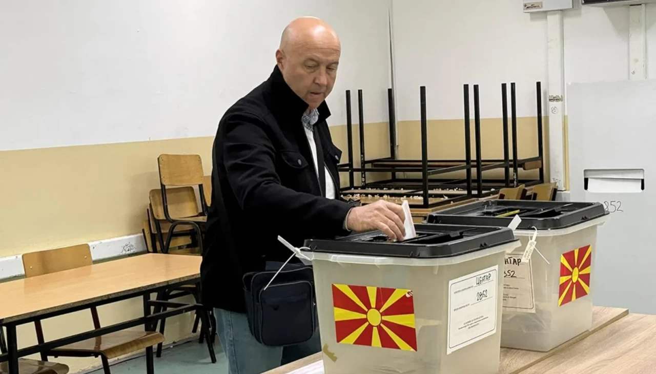 Kuzey Makedonya’da sandıklar kapandı