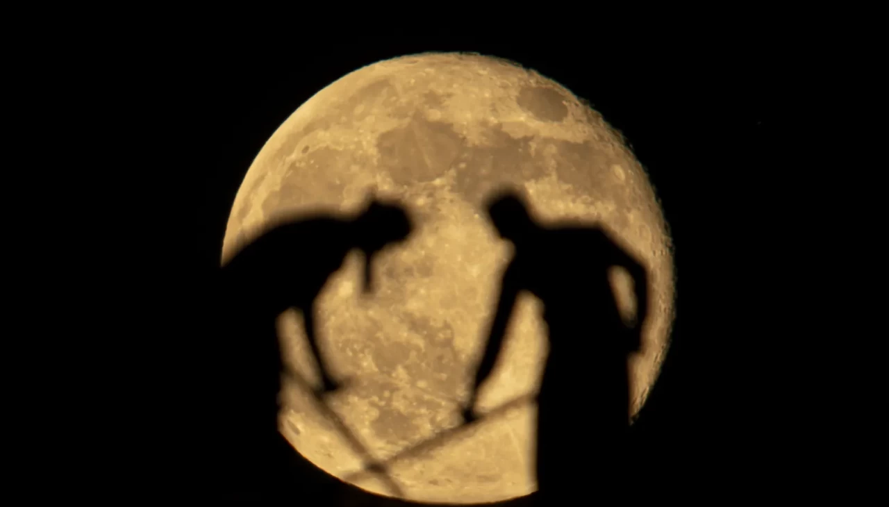 Süleymaniye’de büyüleyici manzara! Dolunay, çiftçilerle kartpostallık kare oluşturdu