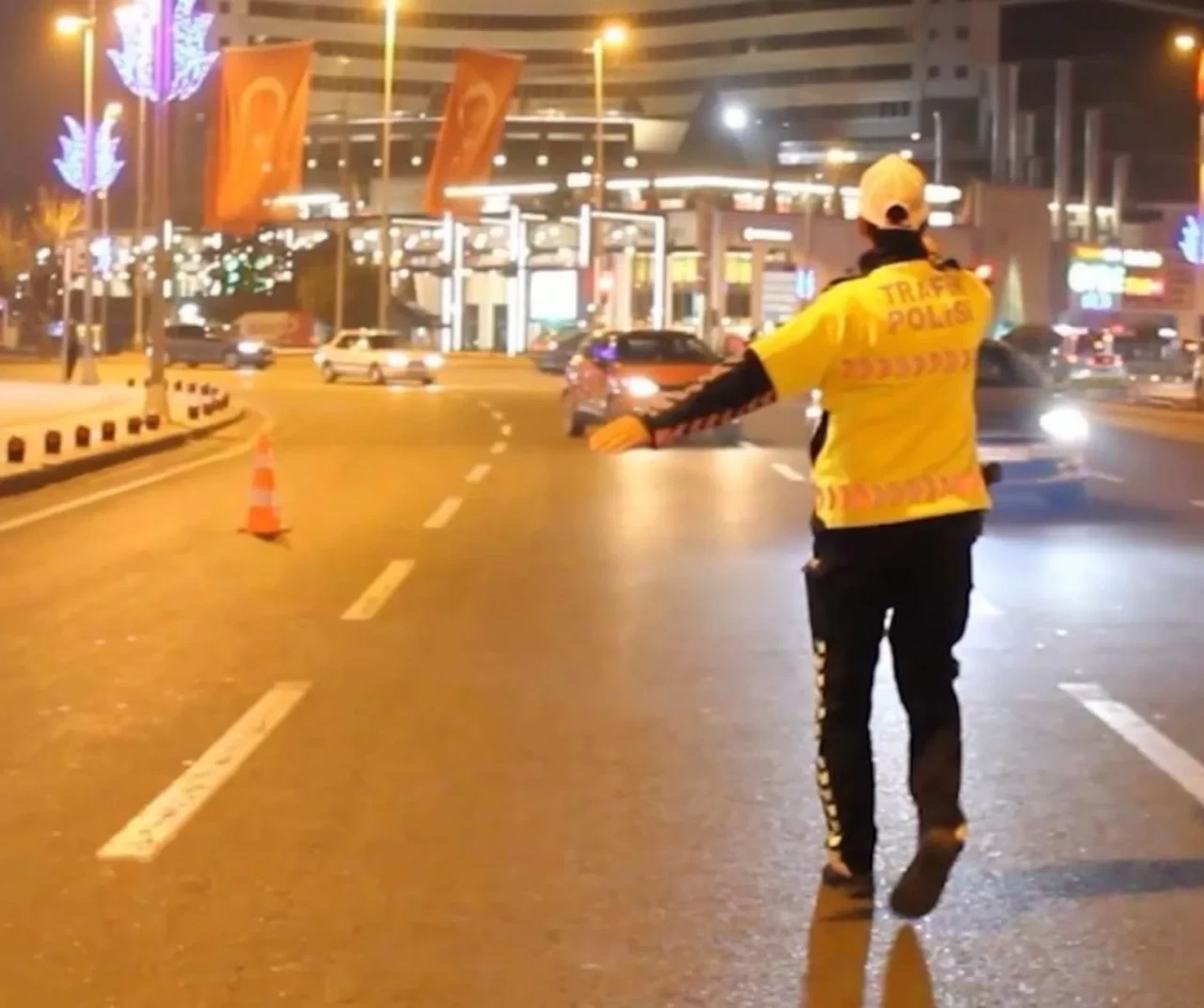 Kayseri’de 702 polisle dev operasyon: 52 aranan şahıs yakalandı!