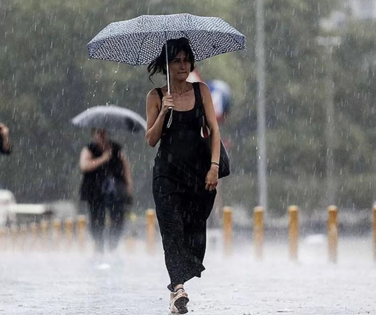 Meteoroloji uyardı: İstanbul, Marmara ve Karadeniz’de sağanak yağış başlıyor