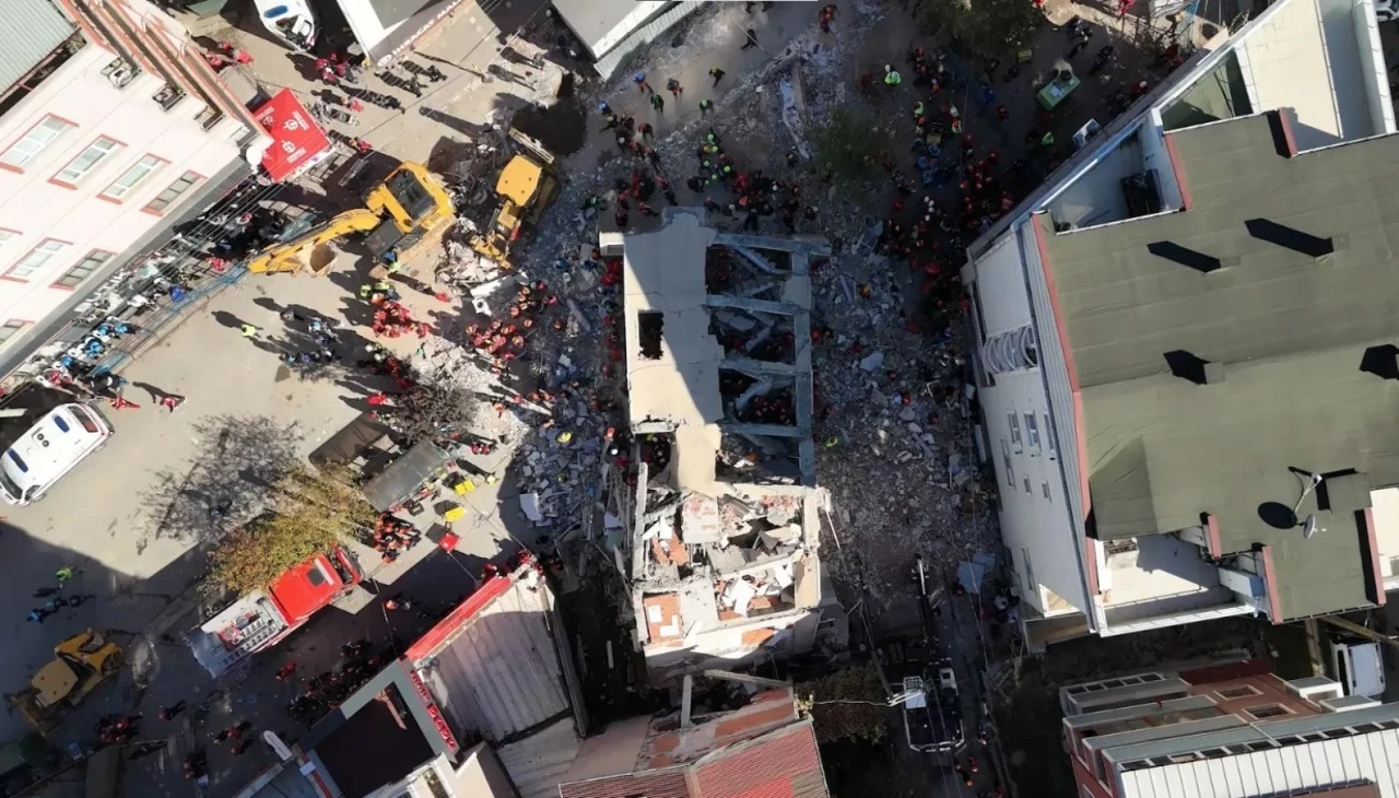 Gebze'deki 7 katlı binanın çökme nedeni araştırılıyor! Zemin oturması mı yapısal sorun mu?