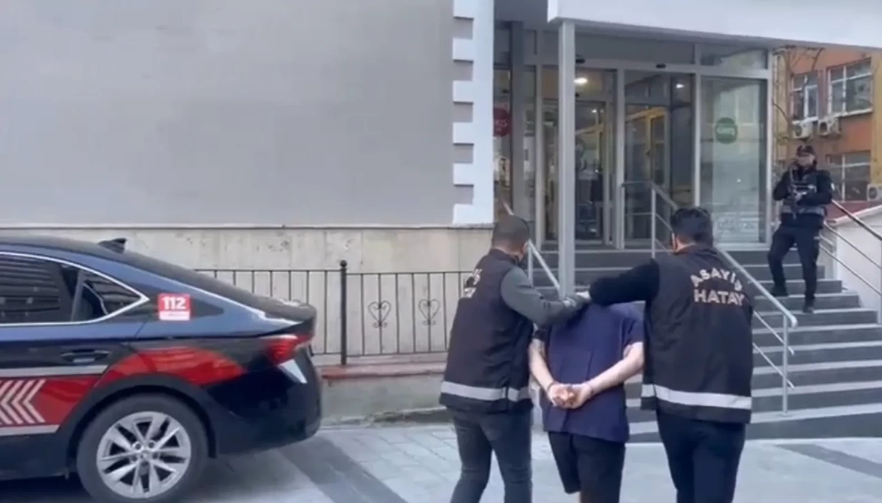 160 yıl kesinleşmiş hapis cezası olan firari dolandırıcı İstanbul’da yakalandı