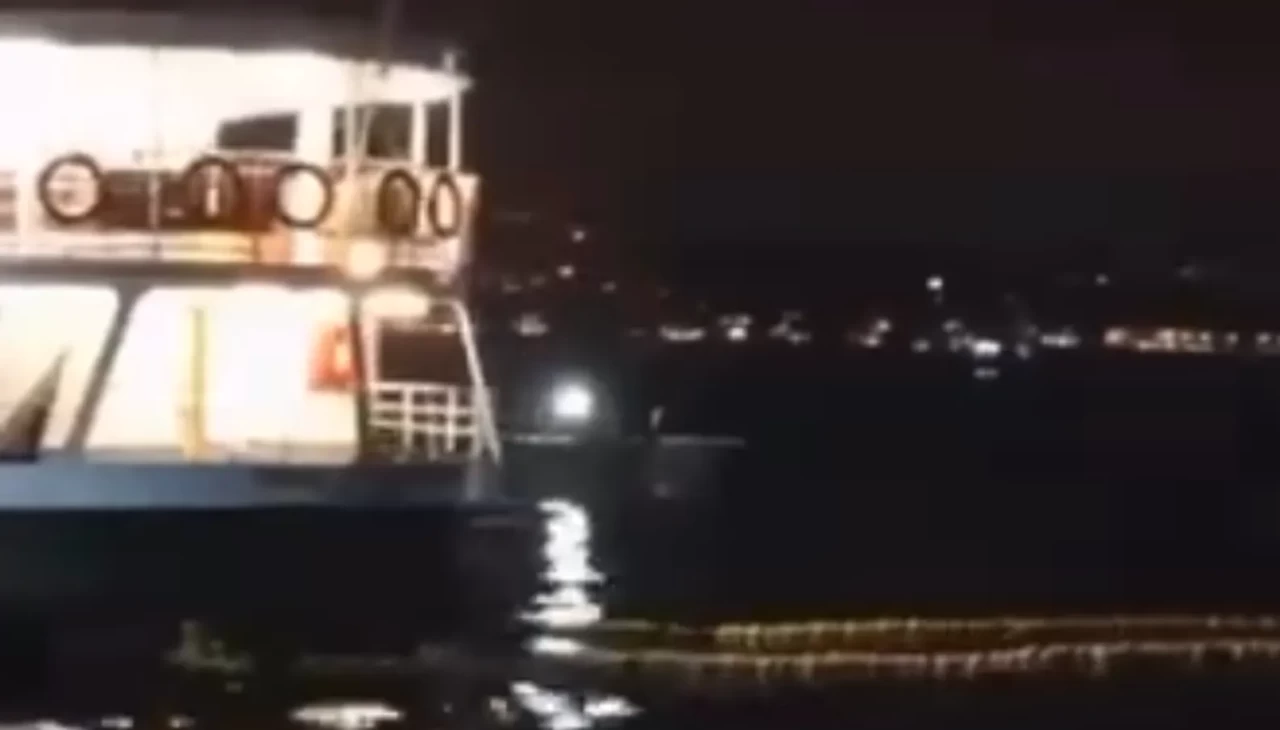 Beykoz açıklarında vapur balıkçı ağına takıldı! Sefer kısa süreli aksadı